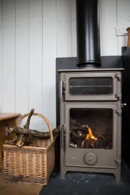 Shepherd Hut with free Hot Tub, Wifi and Breakfast Hamper. - Image 2