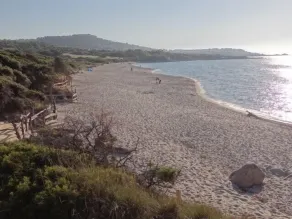 location , avec son jardin,  grand terrain arboré, proche mer, en rez-de-villa - Image 2