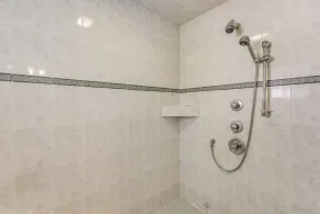 Spacious Home w/ Pool & AC, 2 ensuite bedrooms, EV charger, 7-min Walk to Beach - Image 5