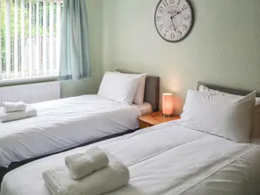 2 bedroom accommodation in Stalham - Image 5