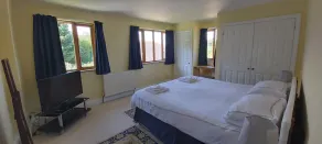 Farmhouse beautiful location rural yet easy access London sleeps up to 24  - Image 5