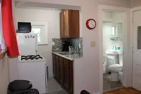 Cozy Ferndale Bungalow w/ fenced yard & fast Wifi - Image 3