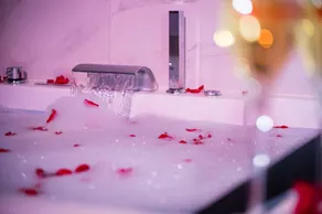 Suite BULLE D'AMOUR Balnèo Spa & Terrasse à 5 min des plages - Image 3