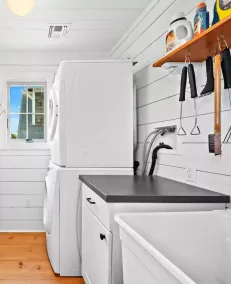Bright and Airy Beach House-close to beach and inlet for paddleboard/kayaking - Image 2