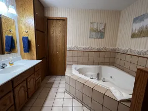 Large Private Condo on the Golf Course close to Many Lakes! - Image 3