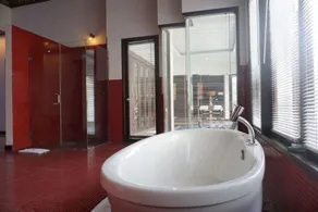 Lovely private pool, great location - Image 2