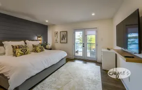 Newly renovated, 4 + 1 bdrm, 2 bath, Turtle Lake, Sand Beach, Privacy! - Image 4