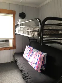Cozy New England Beach Cottage avec plage privée et rampe de bateau, vues incroyables - Image 5