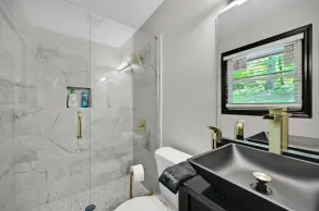 **Spacious 8 beds home 15 mins from Downtown*** - Image 5