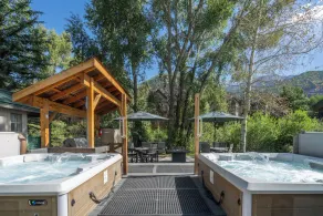Chambre d'h��tel au bord de l'eau avec lit king - Image 3