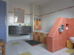 Gran casa familiar contemporánea en una tranquila y cómoda playa de 10 minutos - Image 4
