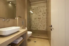 Unique, luxurious villa with infinity pool and sea view, free WiFi - Image 2
