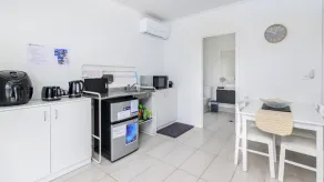 Studio on Bribie Canal - Image 4