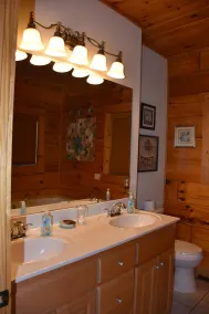 MTN CABIN LAKEFRONT,CANOE/3 KAYAKS,POOL TABLE,DOCK,FIRE PIT, FIREPLACE,JACUZZI - Image 3