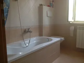 Casa con jardín, cenador, barbacoa, horno de pizza, y una vista de Isola Cirella - Image 2