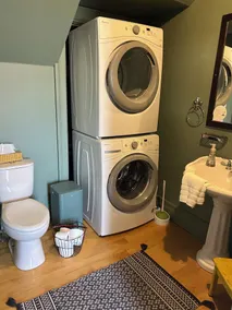 Walk to Downtown or conservation area, 2 Bedroom home . Sleeps 4. Pets welcomed - Image 5