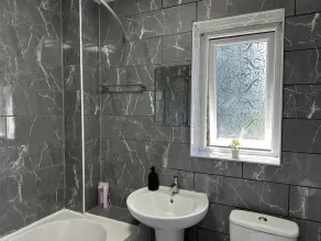House Sleeps 7 - Contractors, Free Parking - Image 2