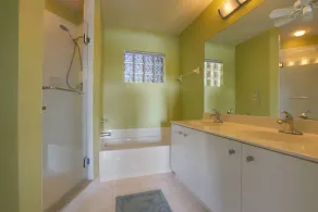 BEAUTIFUL RESORT STYLE CONDO WITH AMAZING LAKE VIEWS!    POOL ACROSS THE STREET! - Image 2