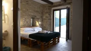 Newly renovated Italian villa with external hot tub and heated swimming pool - Image 4