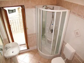 Bellissimo appartamento per 8 persone con WIFI, TV, terrazza e vista panoramica - Image 2