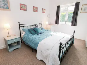 CHARLIES COTTAGE, pet friendly, character holiday cottage in Swinton - Image 5