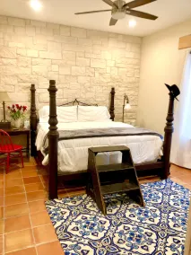 Beautiful River House-King Bed-Spacious Patio and Hot tub overlooking Lake - Image 4