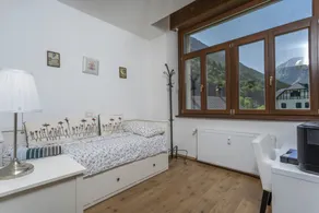 GuestHost - The window on the Raibl - Lovely APT with WiFi! x4 - Image 4