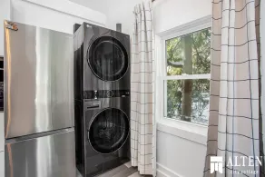 Cozy Stylish Cottage In the City, Close to Everything GR, Extended Stay Welcome - Image 2