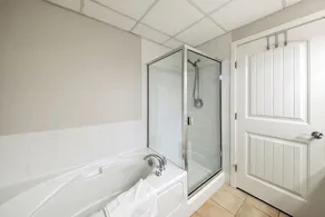 Luxury Beachfront Penthouse Suite. Approved for short-term rentals. - Image 3