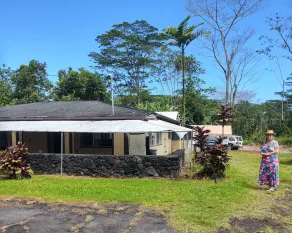 \"Puna Tiki\"  is a Bedroom w/small bath, mini fridge & microwave - Image 3