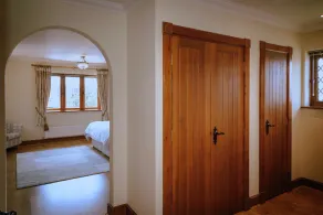 Stunning waterside six-bed house with water views, gardens and private jetty - Image 5