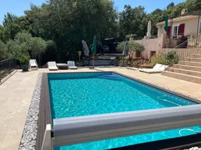 Independent, cosy room with pool access - Image 4