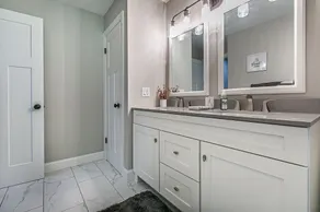Spacious Updated Home within Minutes to Shopping & Restaurants! - Image 3