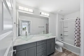 Modern Pine-scented Retreat 30 Mins To Beach! 3 Bedroom Home - Image 3