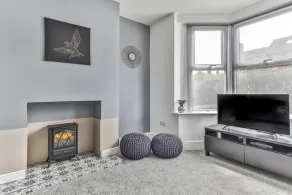Refurbished Plush Property Great Transport Links - Image 2