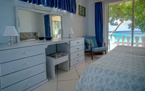 Beautiful 2-Bedroom Apartment right on the beach in this tranquil little bay - Image 4