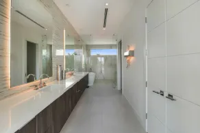 718 Managed By Brampton Park - Image 3