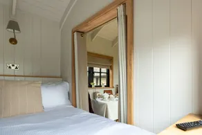 Quaint shepherd's hut with beautiful views of the Cotswold countryside - The Sheiling - Image 5