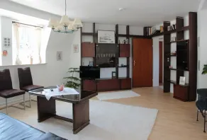 Landmarked van de Velde Villa - Image 3