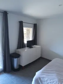 30 m2 furnished apartment near shops and the subway - Image 4