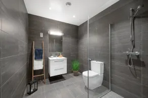 Lovely Modern Apartment Centrally Located - Image 4
