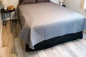 Cozy Serene home off 55 Queen Bed Smart TVs Wi-Fi - Image 5