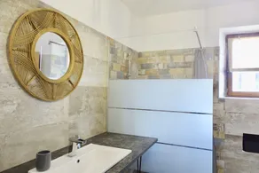Small \"Coup de Coeur\" villa in Provence at the foot of the Luberon mountains - Image 2
