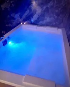 Garden with Lake View and Vasco Jacuzzi 1 min from Old Town - Image 2