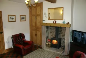Bakewell  Stone Cottage/Sleeps 4/Log Burning Stove/Parking /2 Bathrooms/ WiFi - Image 3