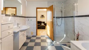Bernsteinbad-Koserow-Haus-Fuenf-Elemente-Ferienwohnung-Feuer - Image 3