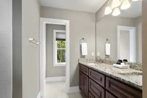 6BR, 4. 5BA Belle maison avec des vues spectaculaires, ** Possibilité d'ajouter un appartement dans la loi ajoute 6ème chambre ** - Image 4