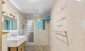Beachfront 4BR Home With Pool in Moorea - Image 3