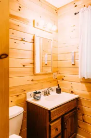 Charming cottage located on peaceful Lake Bomoseen - Image 3