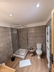 COMFORTABLE CHALET - QUIET AND CLOSE TO EVERYTHING - Image 5